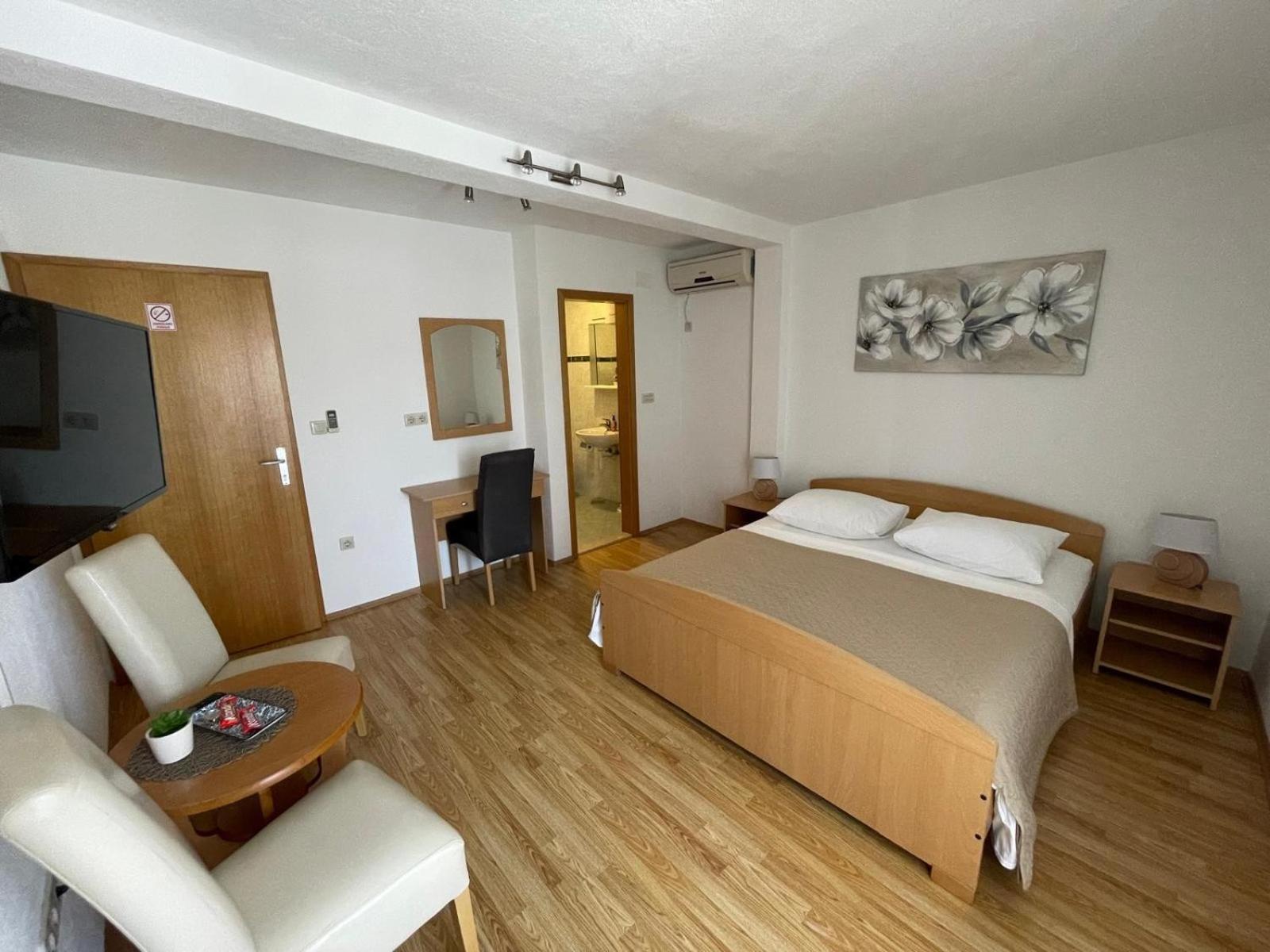 Apartments And Rooms By The Sea Trogir - 22597 Room photo